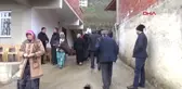 Gümüşhane Erken Doğan Buzağıyı Evinde Besliyor