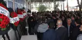 Oğlunun Cenaze Törenine Kelepçeli Olarak Katıldı