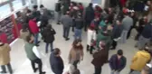 Tiyatro Bileti Alabilmek İçin Çadır Kurdu