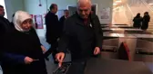 Binali-Semiha Yıldırım Çifti, Akbillerini Basıp Gebze-Halkalı Trenine Bindi
