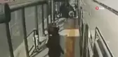 Dili Boğazına Kaçan Yolcuyu Vatman Kurtardı