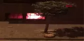 Alev Alev Yanan Daireye Mahalleli Kovalarla Su Taşıdı