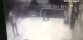 Başkent'te Bıçaklanan Kişi Eğlence Mekanına Sığındı... O Anlar Kamerada