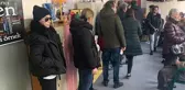 Usta Oyuncu Nebahat Çehre, Oy Kullanmak İçin Uzun Süre Kuyrukta Bekledi