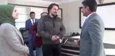 Makam Koltuğunu Kaldırıp Tahta Sandalyeye Oturdu