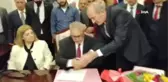 Öğrencilerine El Öptüren Başkan Mazbatasını Aldı