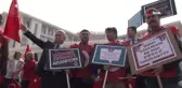 Sağlık Çalışanları Dilekçeleriyle 'Sağlık Bakanlığı' Önünde Eylemde Buluştu