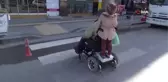 Dede ile Torunun Engelleri Aşan Gezisi