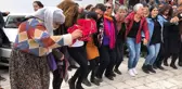 Komünist Başkan Fatih Mehmet Maçoğlu'nun Mazbatasını Alması Halaylarla Kutlandı