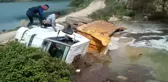 Mersin'de Yol Çöktü, Kamyon Devrildi