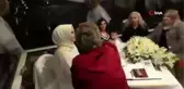 Nikahında Baskıya Dayanamayan Polis Damat Ayağını Gelinin Önüne Uzattı