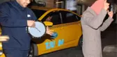 Oyuncu Mehmet Günsür, Darbuka Eşliğinde Sokakta Oynadı