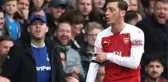 Mesut Özil Çılgına Döndü, Montunu Fırlattı