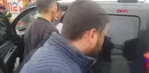 Kocaeli Önce Kamyonete, Sonra Trafik Tabelası Direğine Çarptı 4 Yaralı