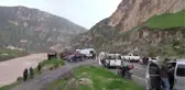 Otomobil Botan Çayı'na Devrildi (2)