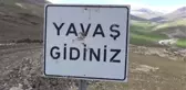 Muş'ta Köy Yolunda Toprak Kayması