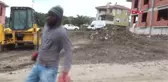 Sinop Kendini Futbolcu Olarak Tanıtan Kamerunlu, Göçmen Çıktı, İnşaatta Çalışıyor