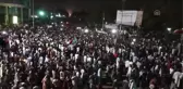 Sudanlılar Askeri Geçiş Konseyi Başkanı Avf'ın Görevi Bırakmasını Kutluyor
