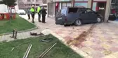 Haber Gazetecinin Ayağına Geldi... Kontrolden Çıkan Otomobil, Bir Haber Sitesinin Ofisine Girdi