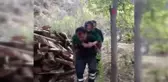 112 Çalışanı 82 Yaşındaki Hasta Nineyi Sırtında Böyle Taşıdı