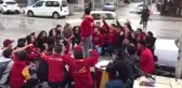 Tezahürat Yapan Galatasaraylı Taraftarlara Otomobil Çarptı, O Anlar Kamerada