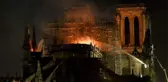 Notre-Dame Yangını: Katedral Yanmadan Önceki Fotoğrafta Görüntülen İkili Sosyal Medyada Aranıyor
