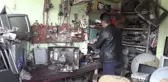 Bacağını Kaybetti, Elleriyle 