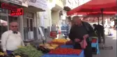 Aydın Takım Elbiseli ve Papyonlu Pazarcı Aile, İlgi Odağı Oldu