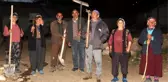 Ayı Korkusu Köylülere Kazma Kürekle Nöbet Tutturdu
