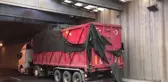 Kamyon Kasasındaki Hurda Otomobiller Tünelin Beton Blokunu Yıktı