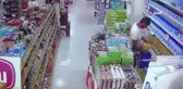 Bebek Mamalarını Alıp Böyle Kaçtı
