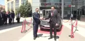 Yeğenine Aldığı Telefon Son Model Araç Sahibi Yaptı