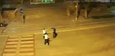 3 Kişinin Yolun Ortasındaki Tehlikeli Oyunu Kamerada