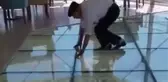 Yaşlı Adam 240 Metre Yükseklikte Emekleyerek Yürüdü