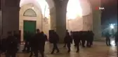 İsrail Polisinin Mescid-i Aksa'dan Çıkardığı Filistinliler Sokaklarda Uyudu