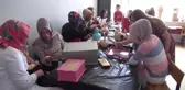 Çocuklarını okulda beklerken meslek sahibi oldular