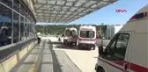 ÇORUM Kazada yaralanan anne, kucağındaki yaralı oğluyla ambulansa taşındı