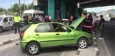 Devrilen otomobildeki iki kadın yaralandı
