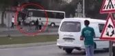 Servis şoförü, kebapçı dükkanını midibüsüyle yıkmaya çalıştı! Dehşet anları kamerada