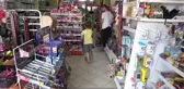 Gizli hayırsever borçları ödedi, bakkalın veresiye defterini yırttı