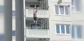 Balkona Hava Almaya Çıkan Adam Önce Asılı Kaldı Sonra Düştü