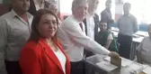 Honaz'da seçimi kazanan CHP'li Yüksel Kepenek, gözyaşlarını tutamadı
