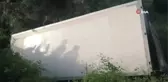 Şarampole uçan kamyondan sağ çıktı