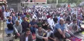 Siverek'te bayram sabahında vatandaşlar mezarlığa akın etti