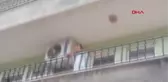 ADIYAMAN Balkon demirinin korkuluklarına başı sıkışan çocuk kurtarıldı