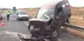 GAZİANTEP'TE HAFİF TİCARİ ARAÇLAR ÇARPIŞTI 4 YARALI