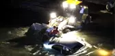 Çaya uçan otomobildeki 3 kişi ölümden döndü
