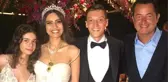 Kendi düğününde dans etmeyen Acun Ilıcalı Mesut Özil'in düğününde kendinden geçti