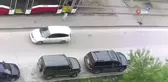Tramvay'da Felç Geçiren Adamı Sokağa Bırakıp Yollarına Devam Ettiler