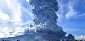 Sinabung Yanardağı kül püskürdü